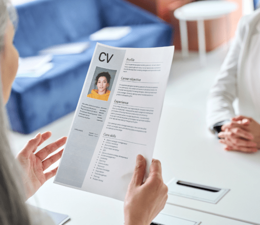 Consejos para inmigrantes para superar los obstáculos durante la búsqueda de empleo